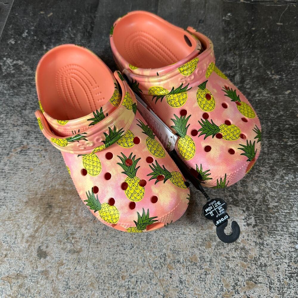 Crocs Classic Retro Resort Clog - Pineapple Print - Womens 6 US / Mens‎ 4